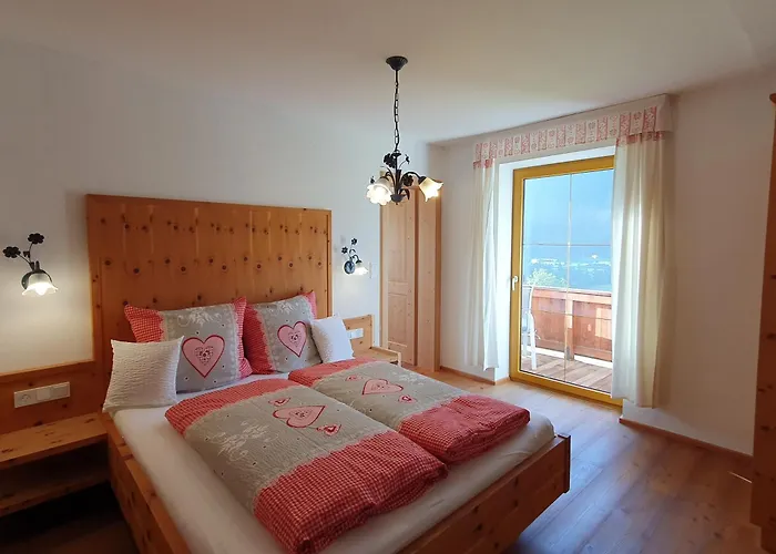 Omesbergerhof * ノイシュティフト・イム・シュトゥーバイタール