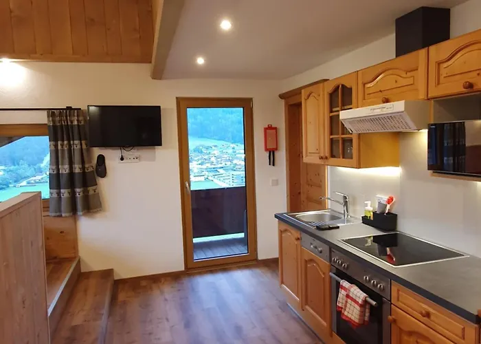 ファームステイ Omesbergerhof ノイシュティフト・イム・シュトゥーバイタール